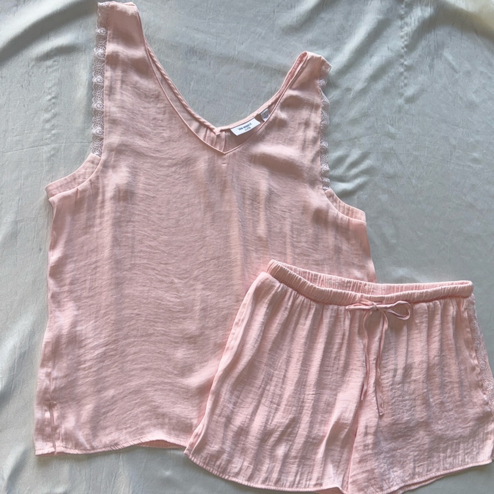 Van Winkle Co. Matte Silk Pink Pajama Set V-Neck & Drawstring Shorts Lacey Sz L - Picture 12 of 14